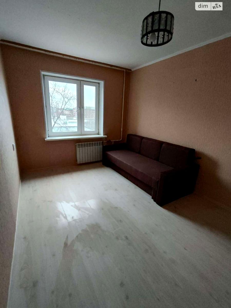 1867458562800561