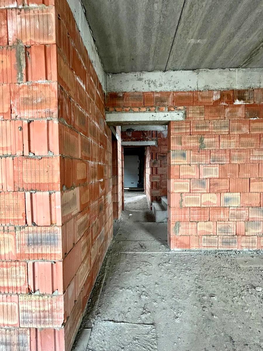 1867459823500929