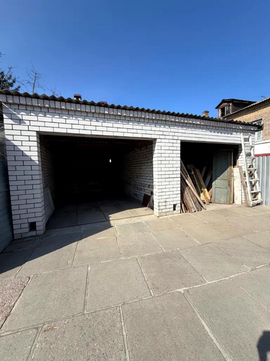 1867465343560158