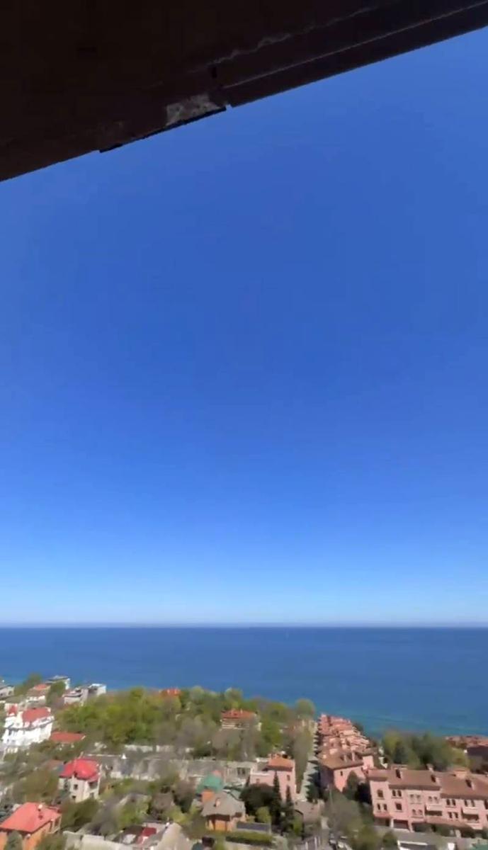 1867490436398158