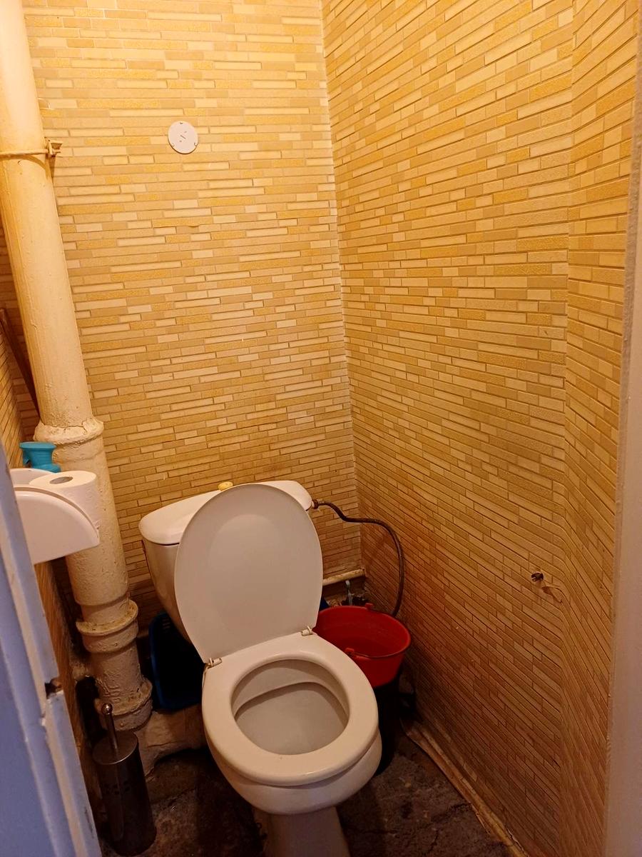 1867504245876328