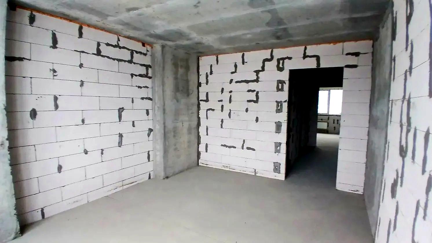 1867513642792784