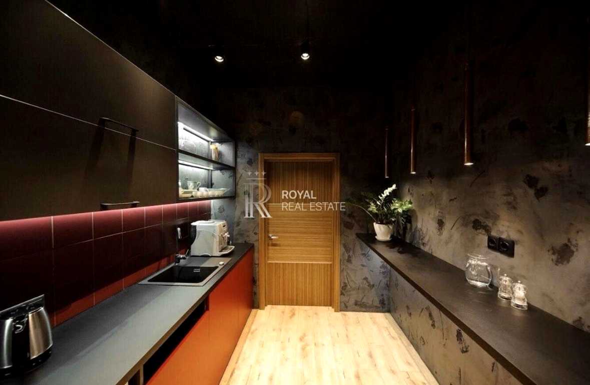 1867524780279285