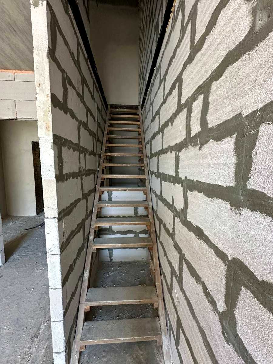 1867525725644841