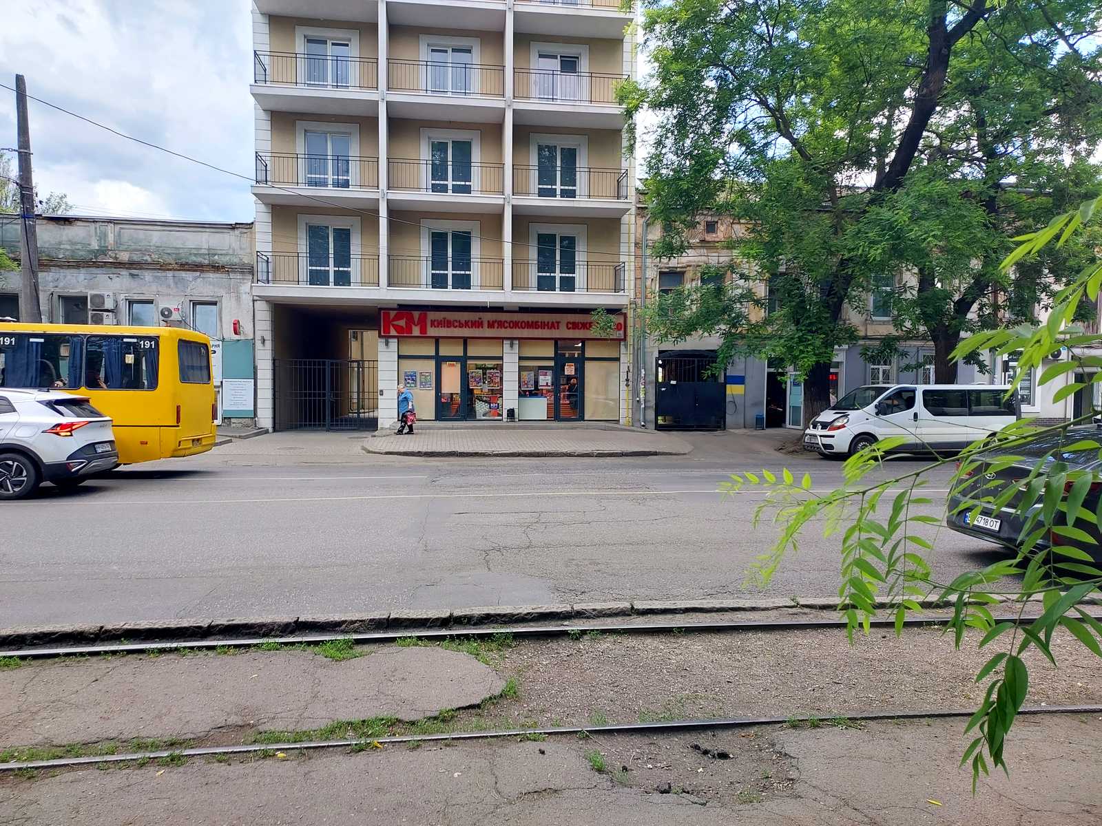 1867527077052036