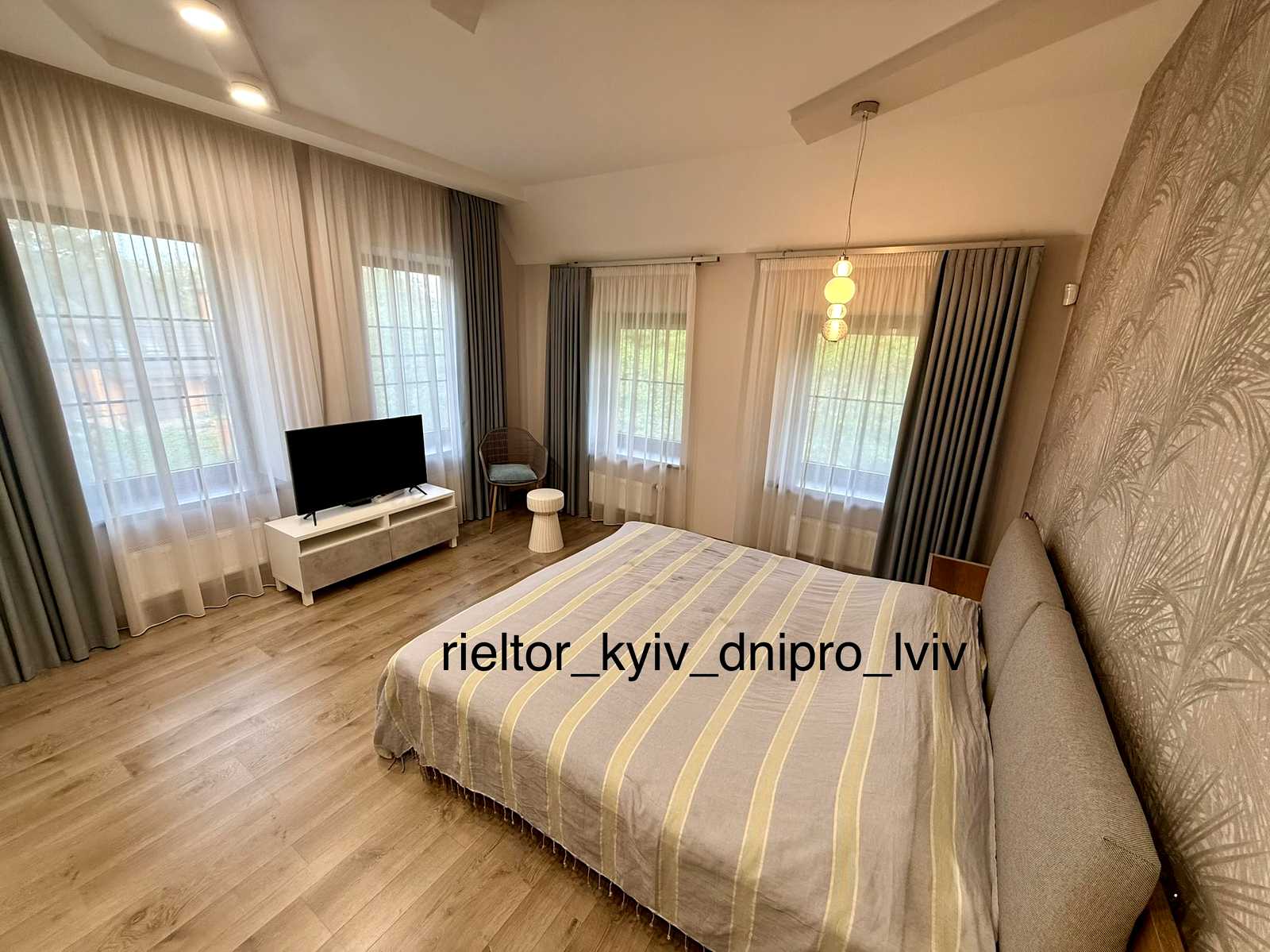 1867546925926012
