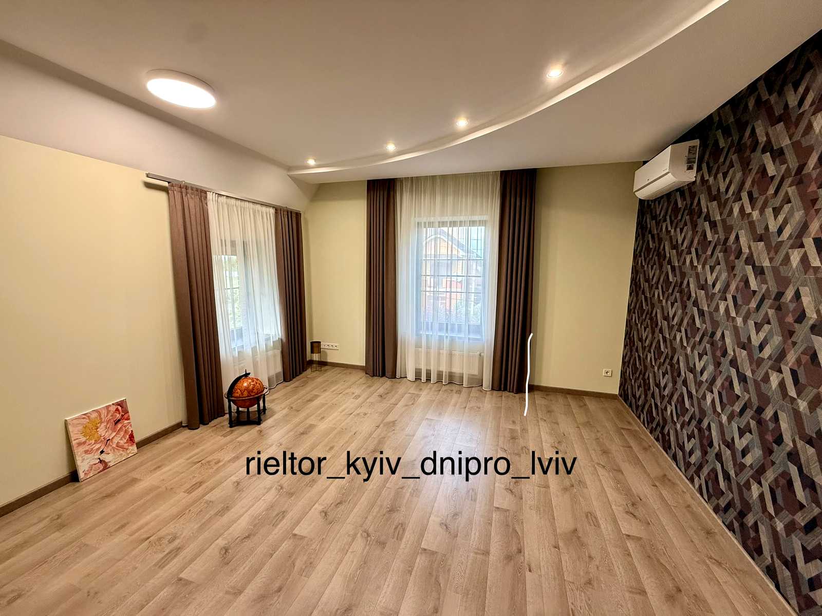 1867546926056431