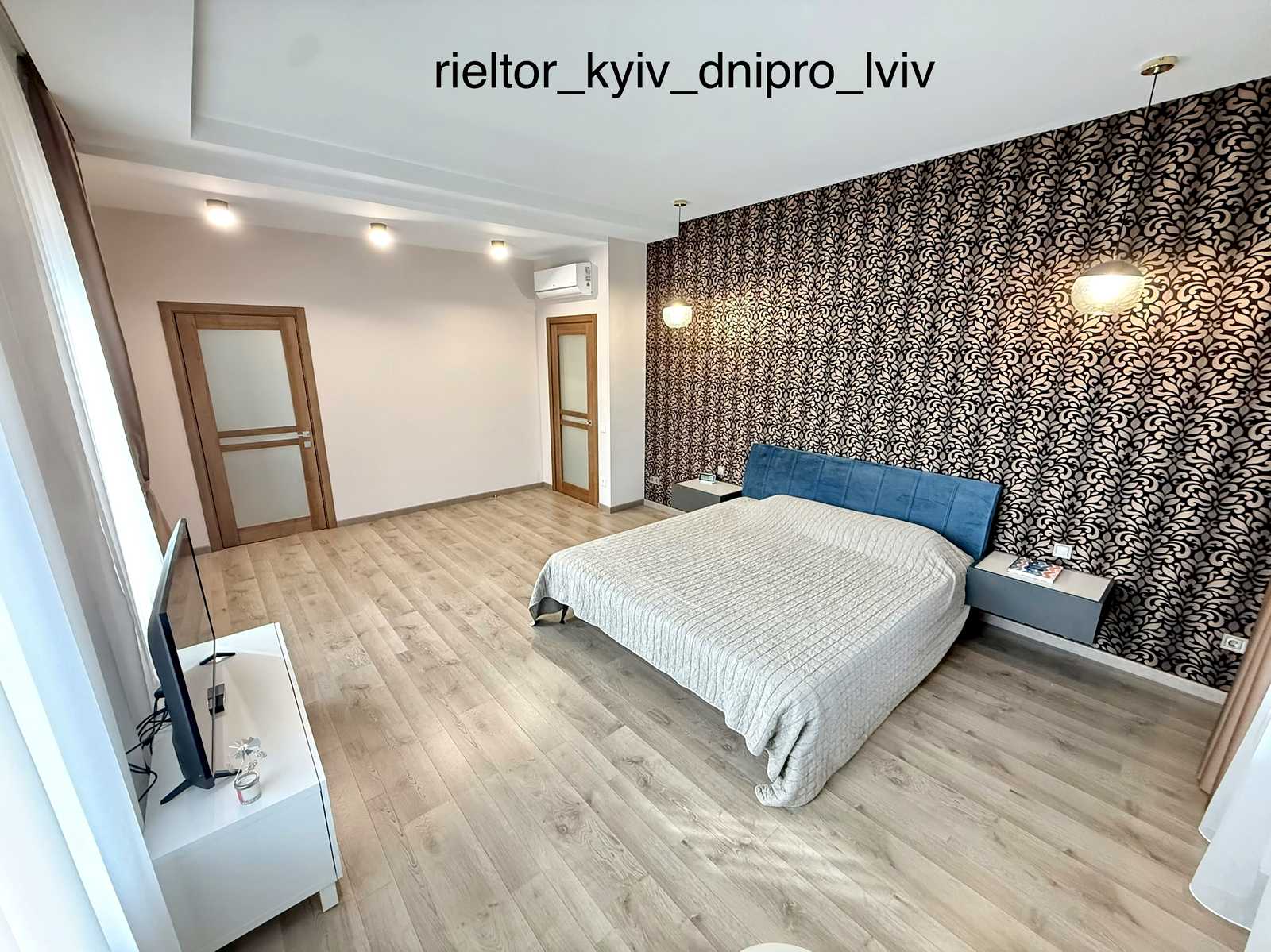 1867546927059892