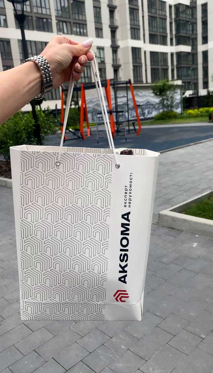 1867548570562640