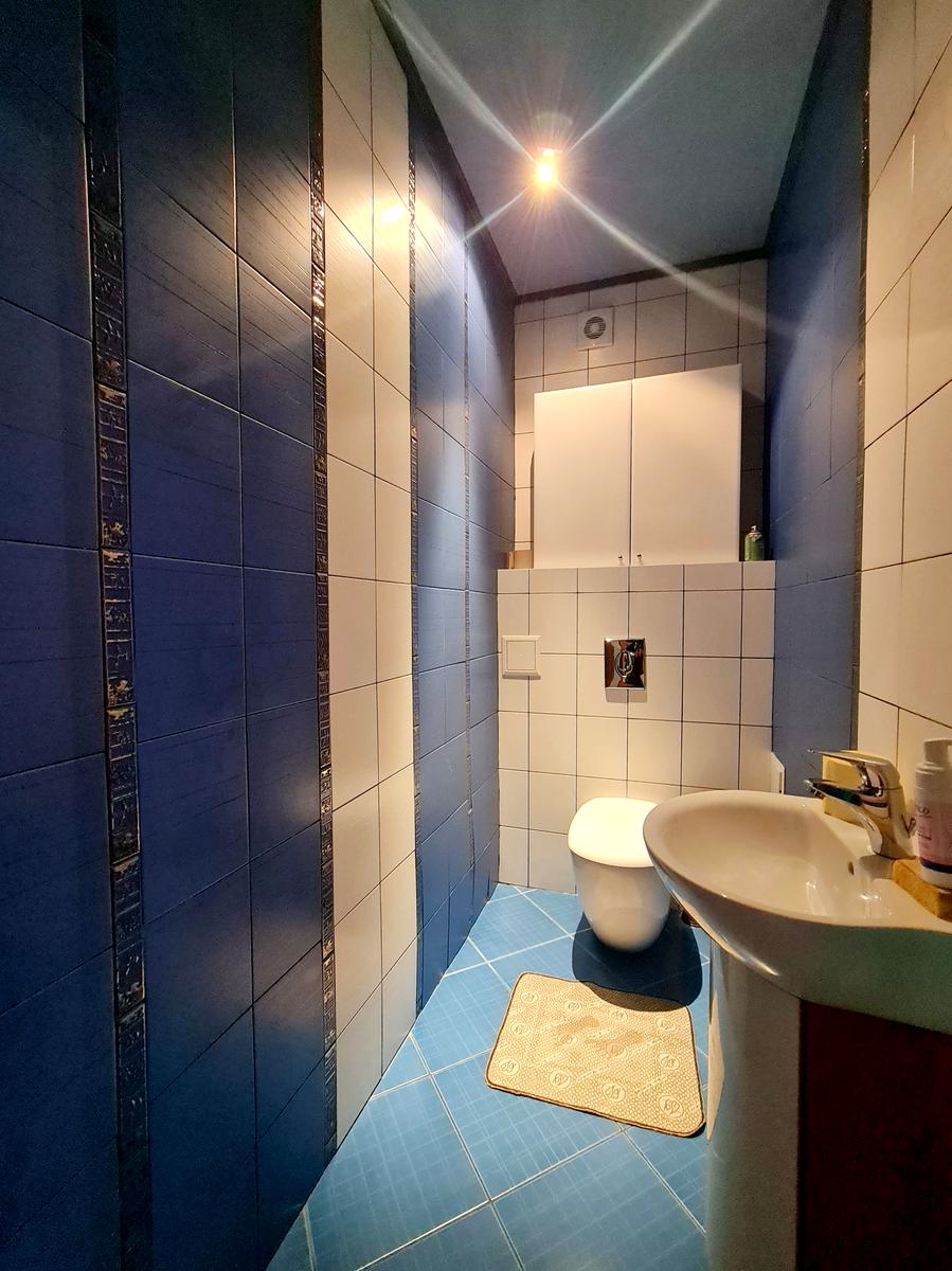 1867549633667663