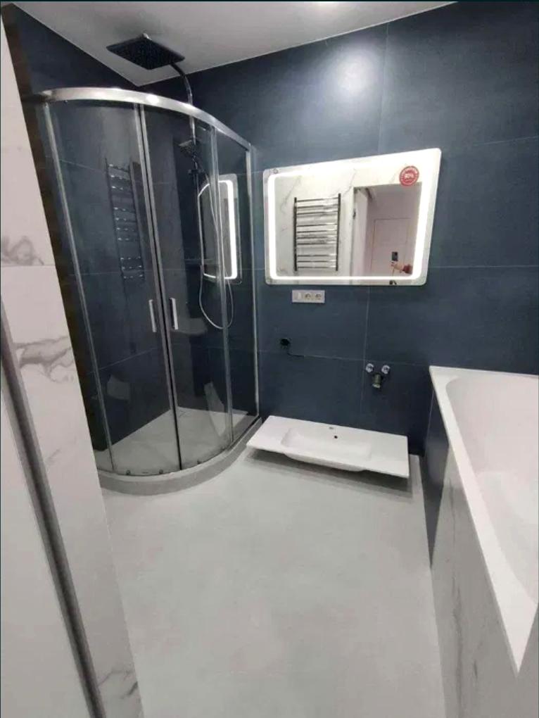 1867553704073206