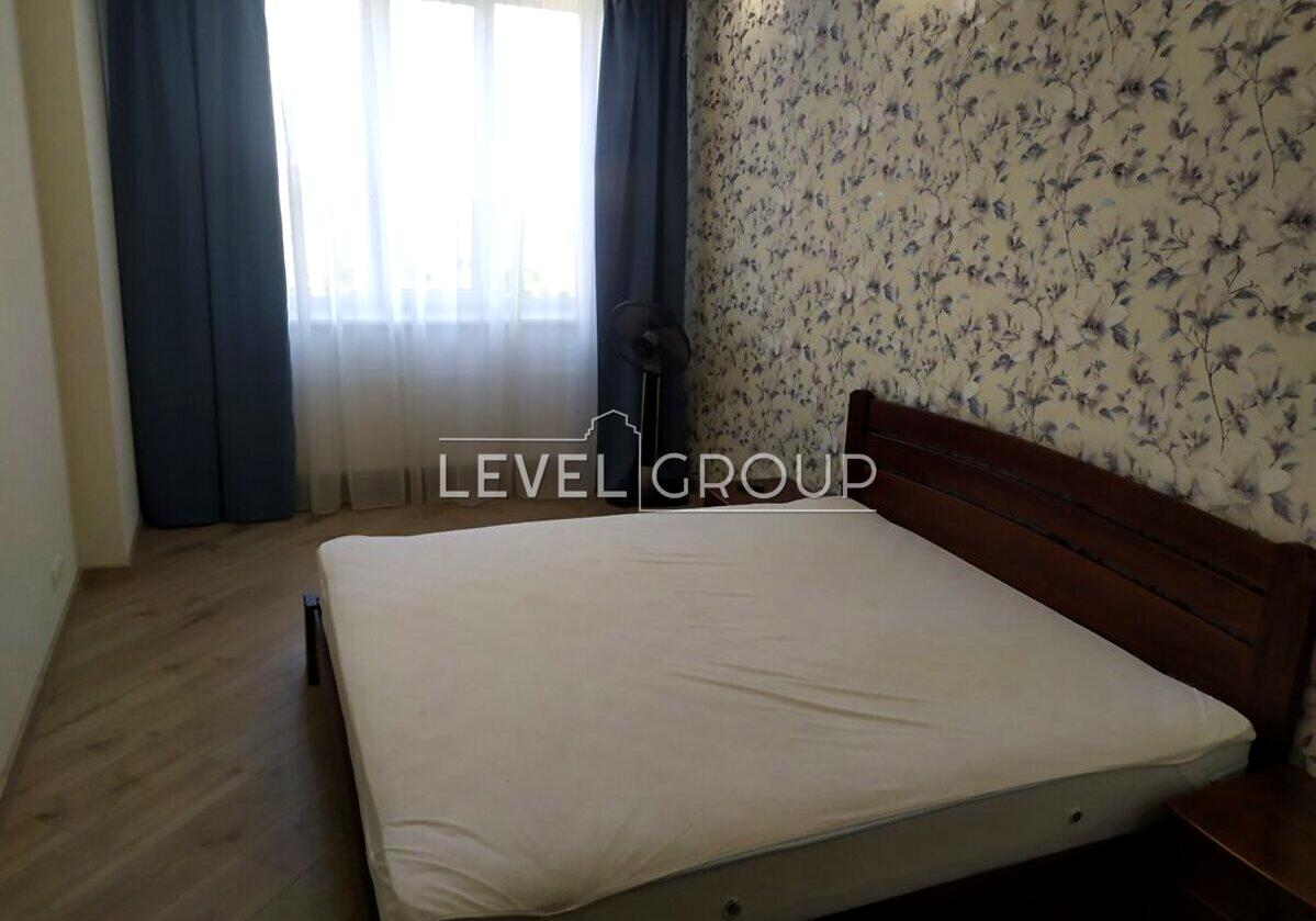 1867596839809082