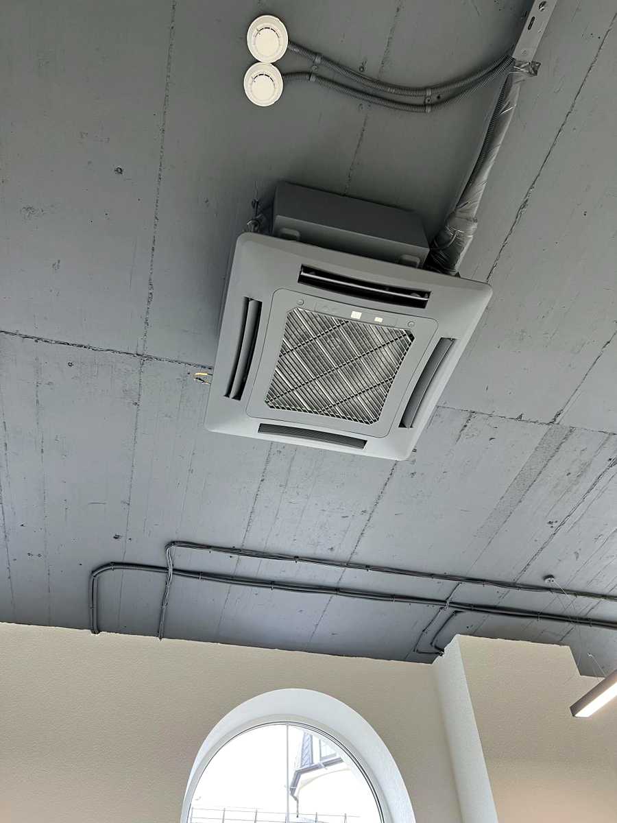 1867599781494764