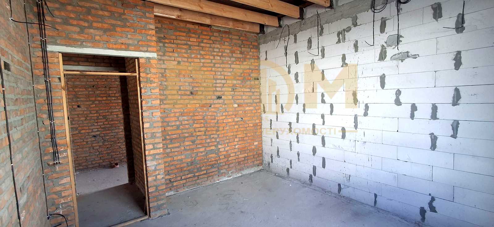 1867607998398558