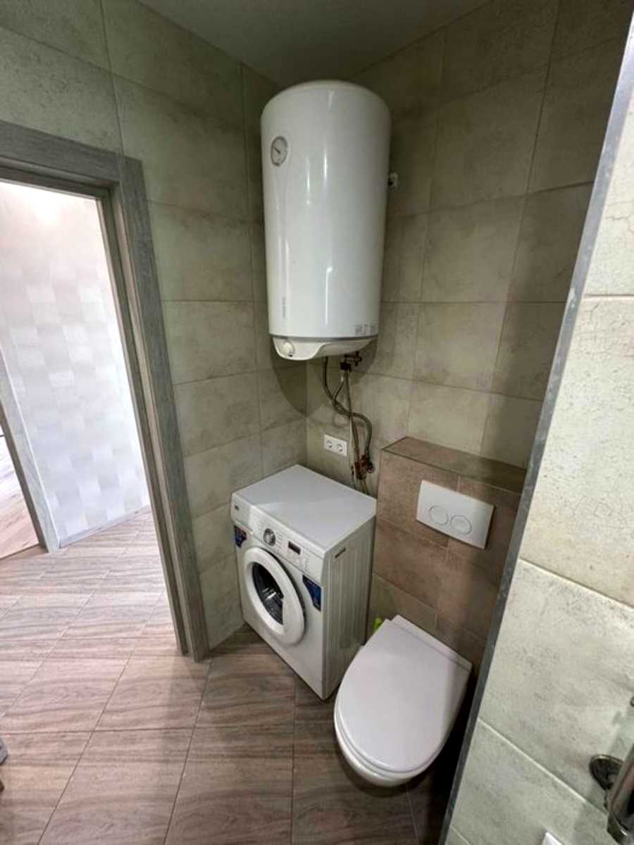 1867608692561037