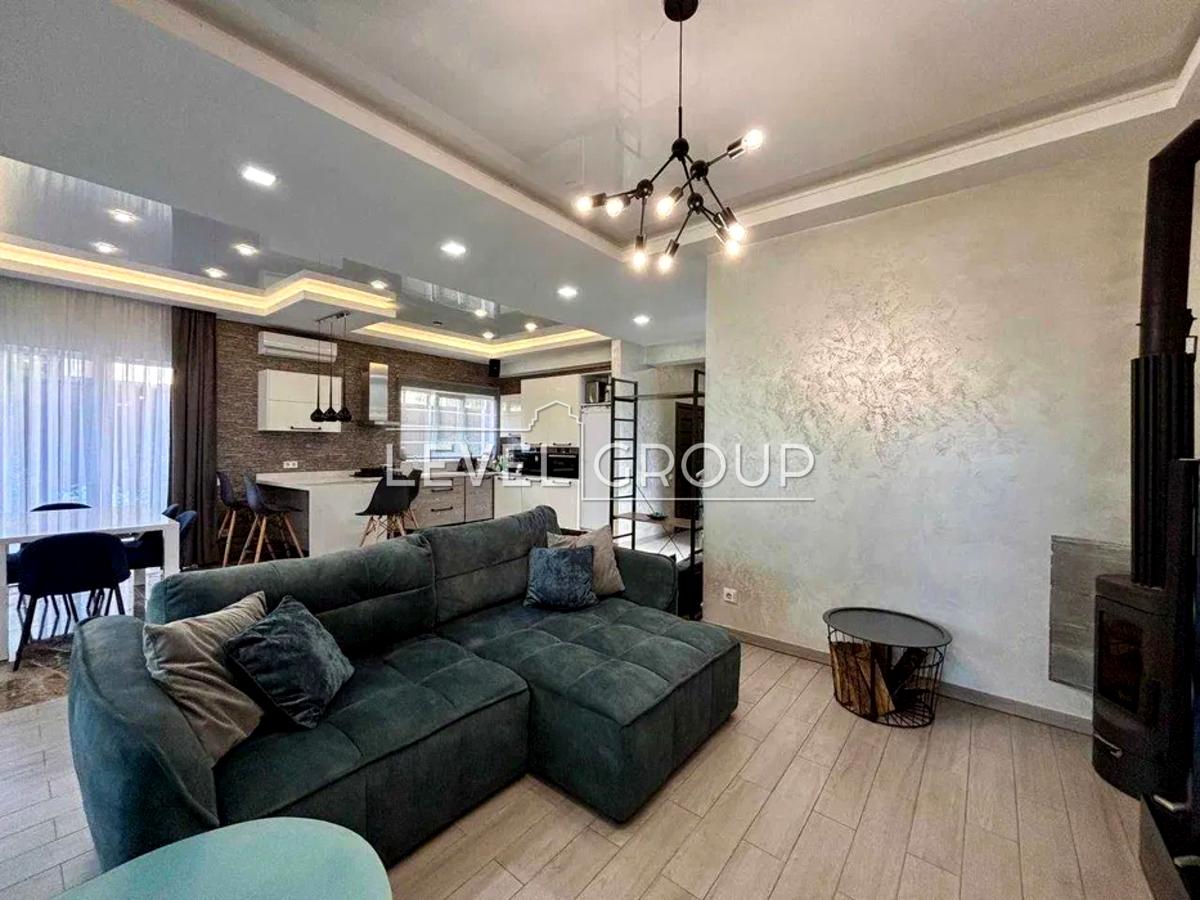 1867610273103527