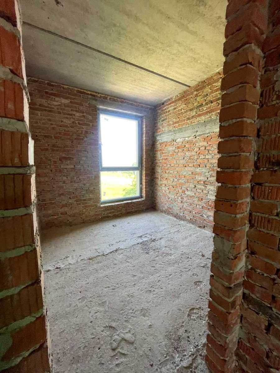 1867616880943869