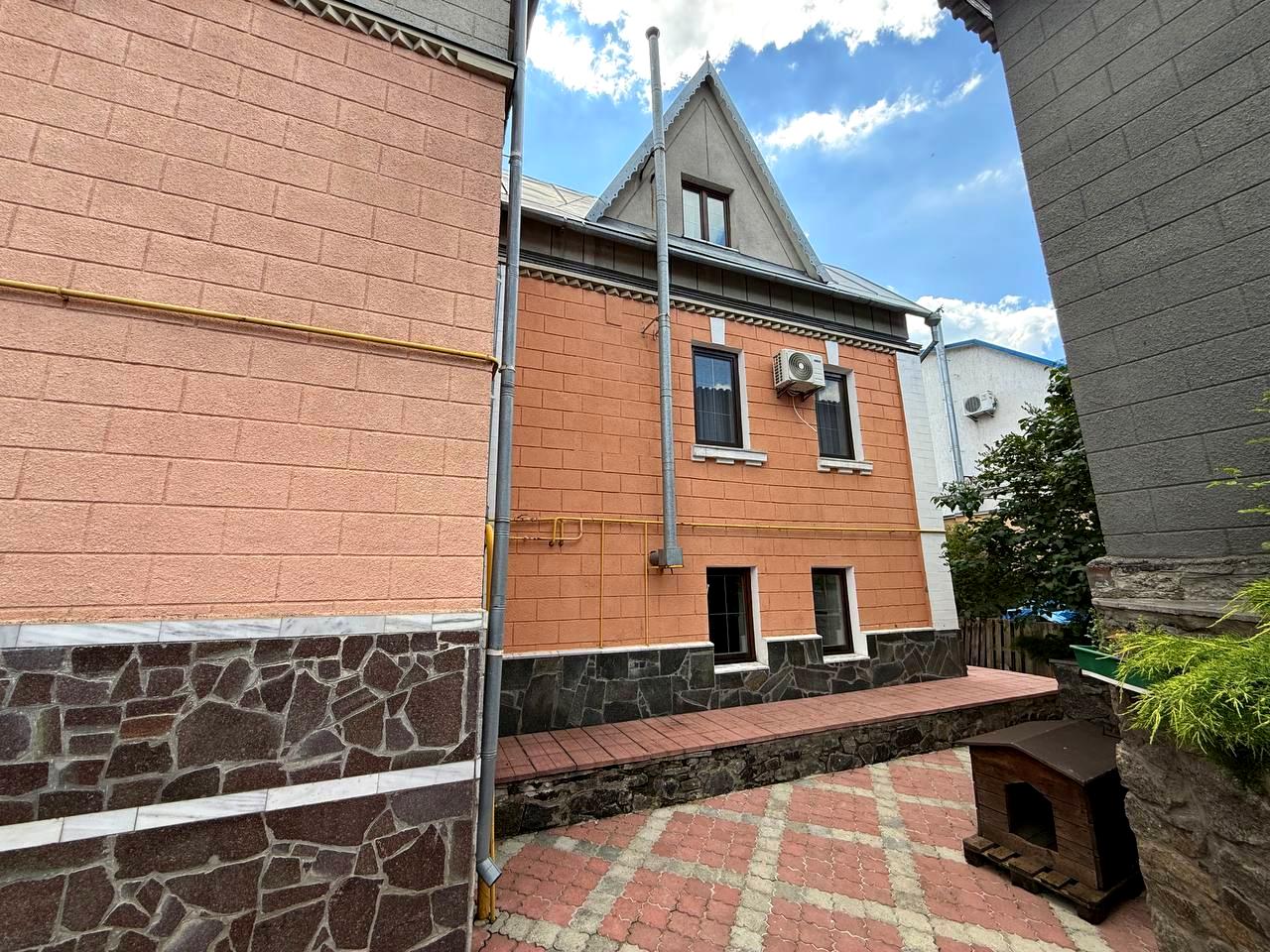 1867645988161372