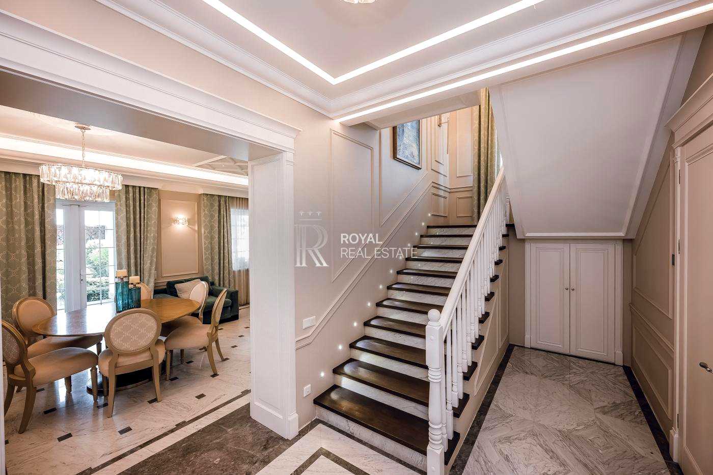 1867689794406416