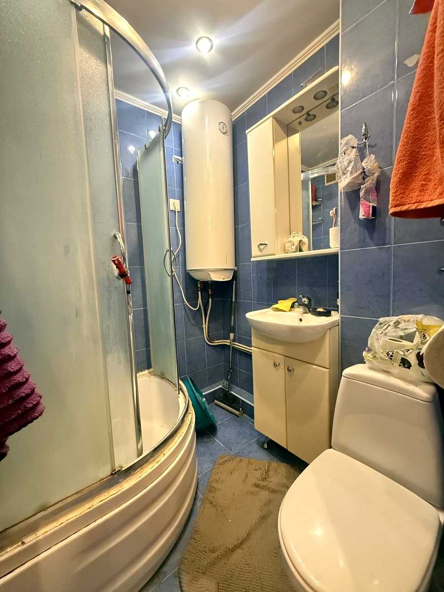 1867694023984370