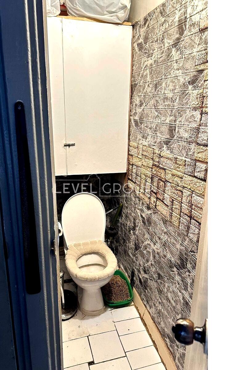 1867703863554325