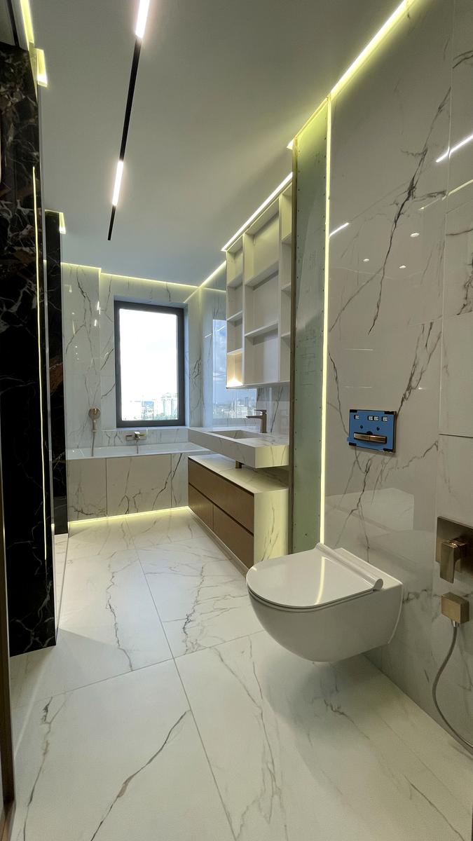 1867714918148579