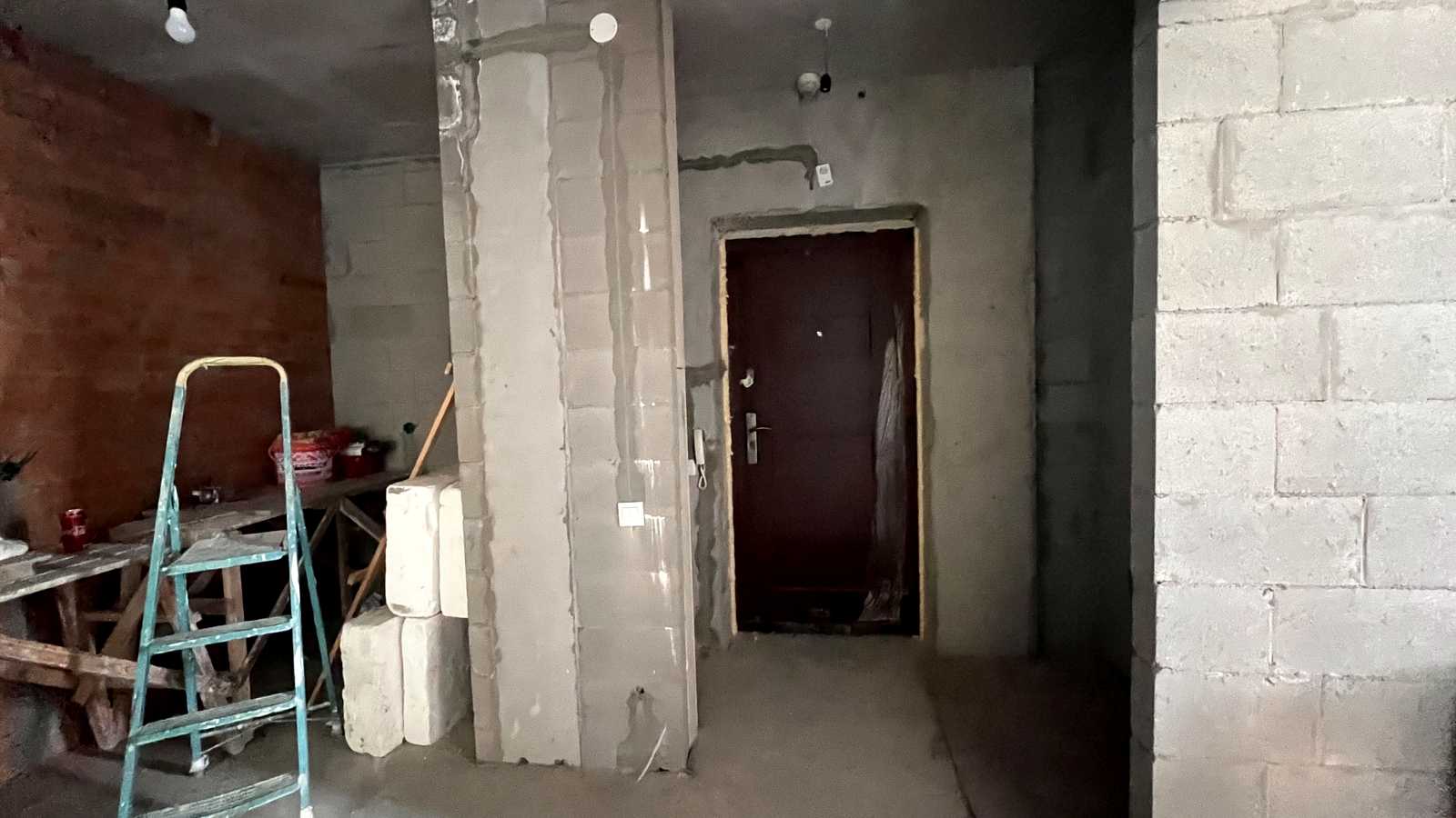1867720161158015