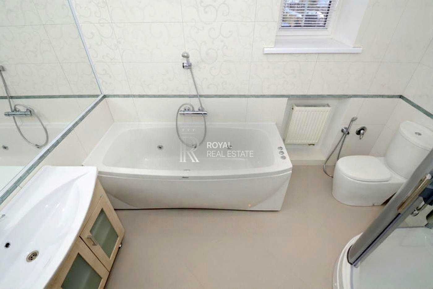 1867732548873692