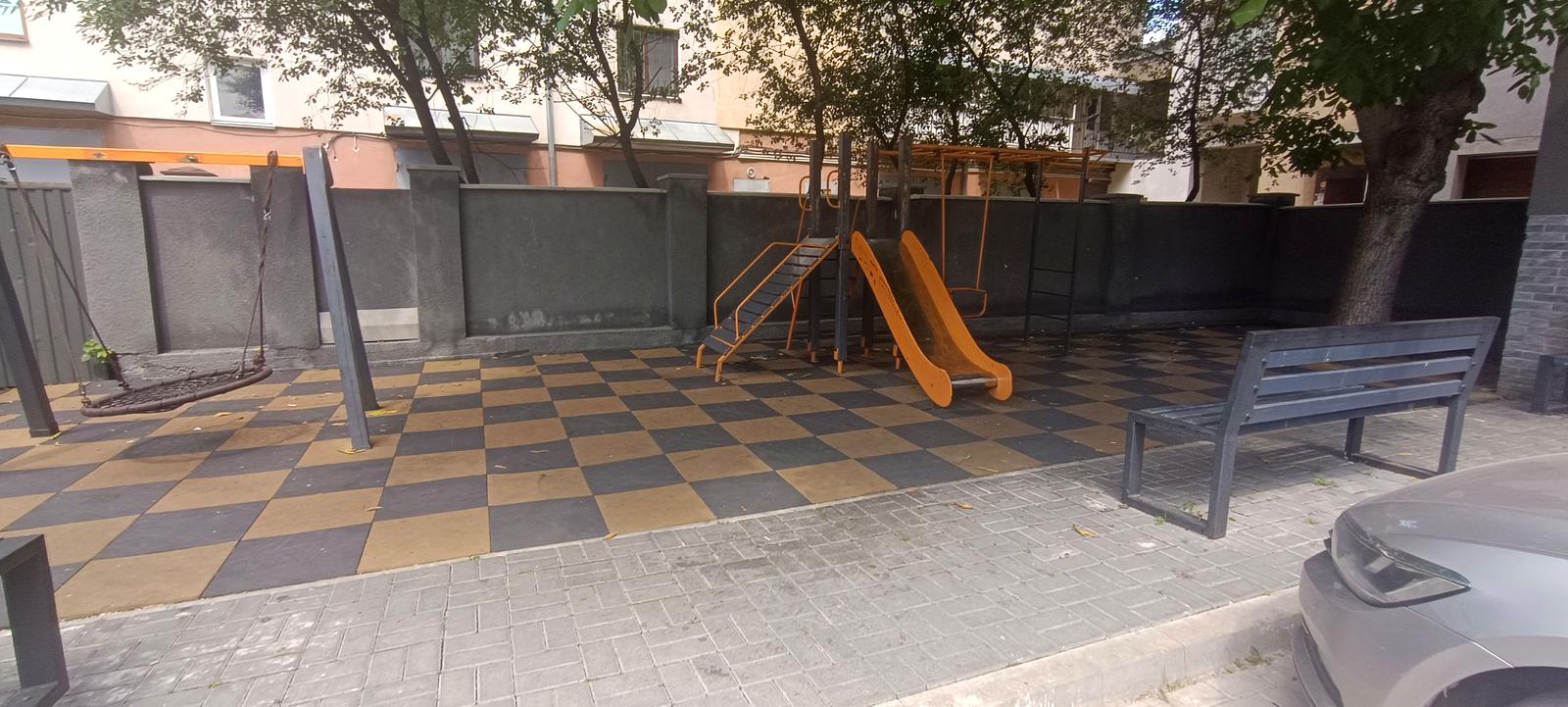 1867763337464432