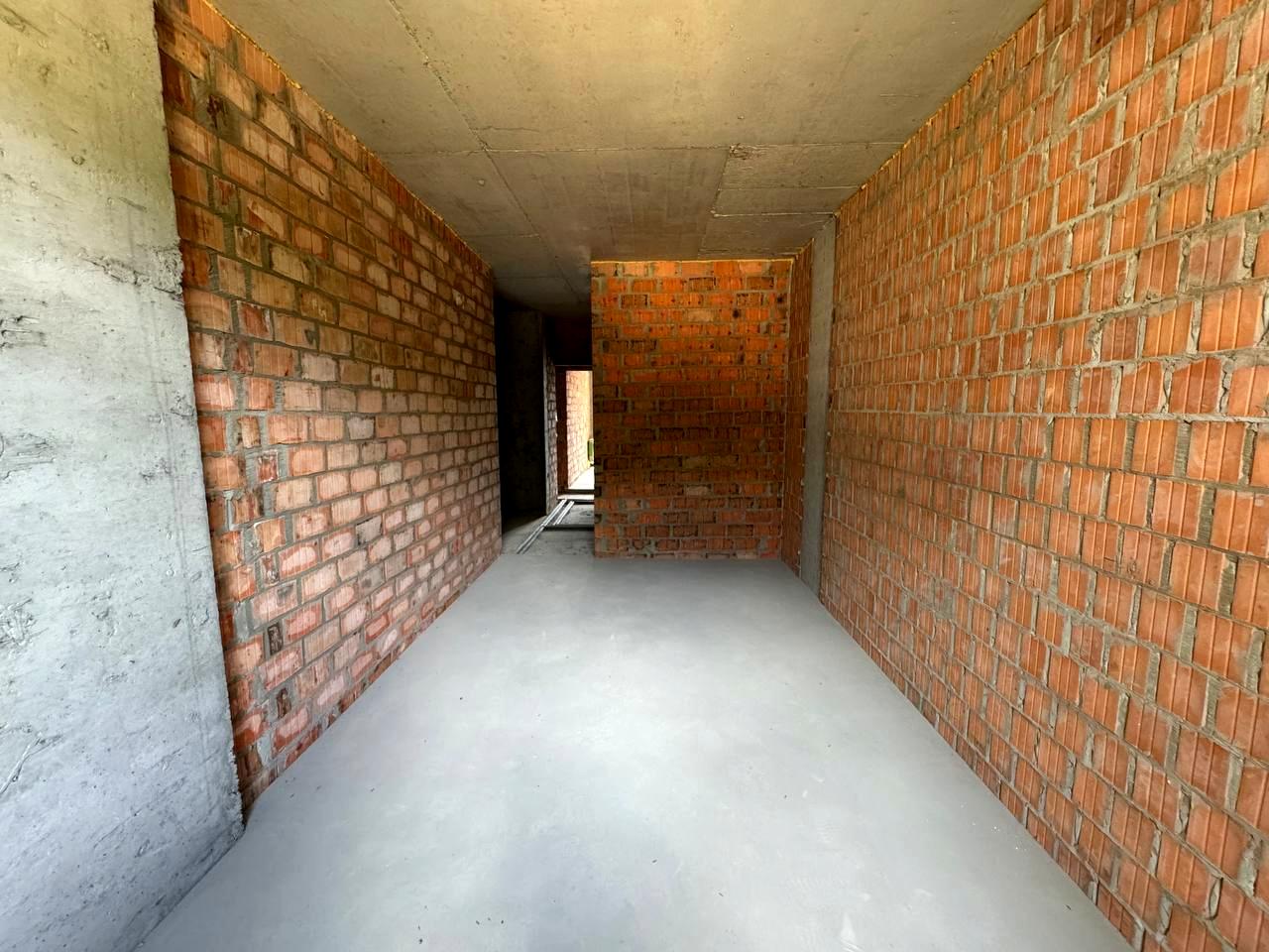1867775579302176