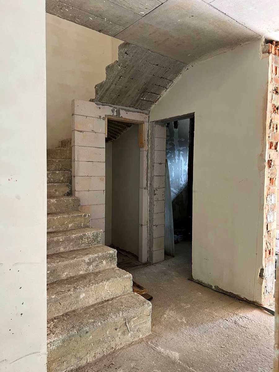 1867786596483609