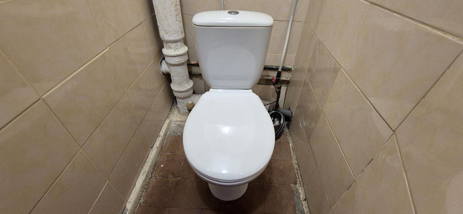 1867805771034403