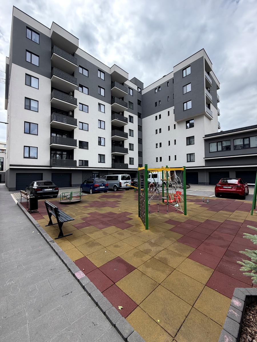 1867812205970361