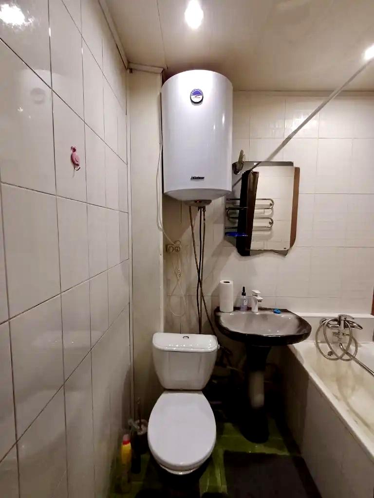 1867818947975625