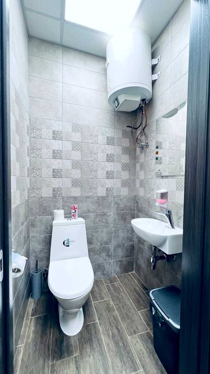 1867867535494152