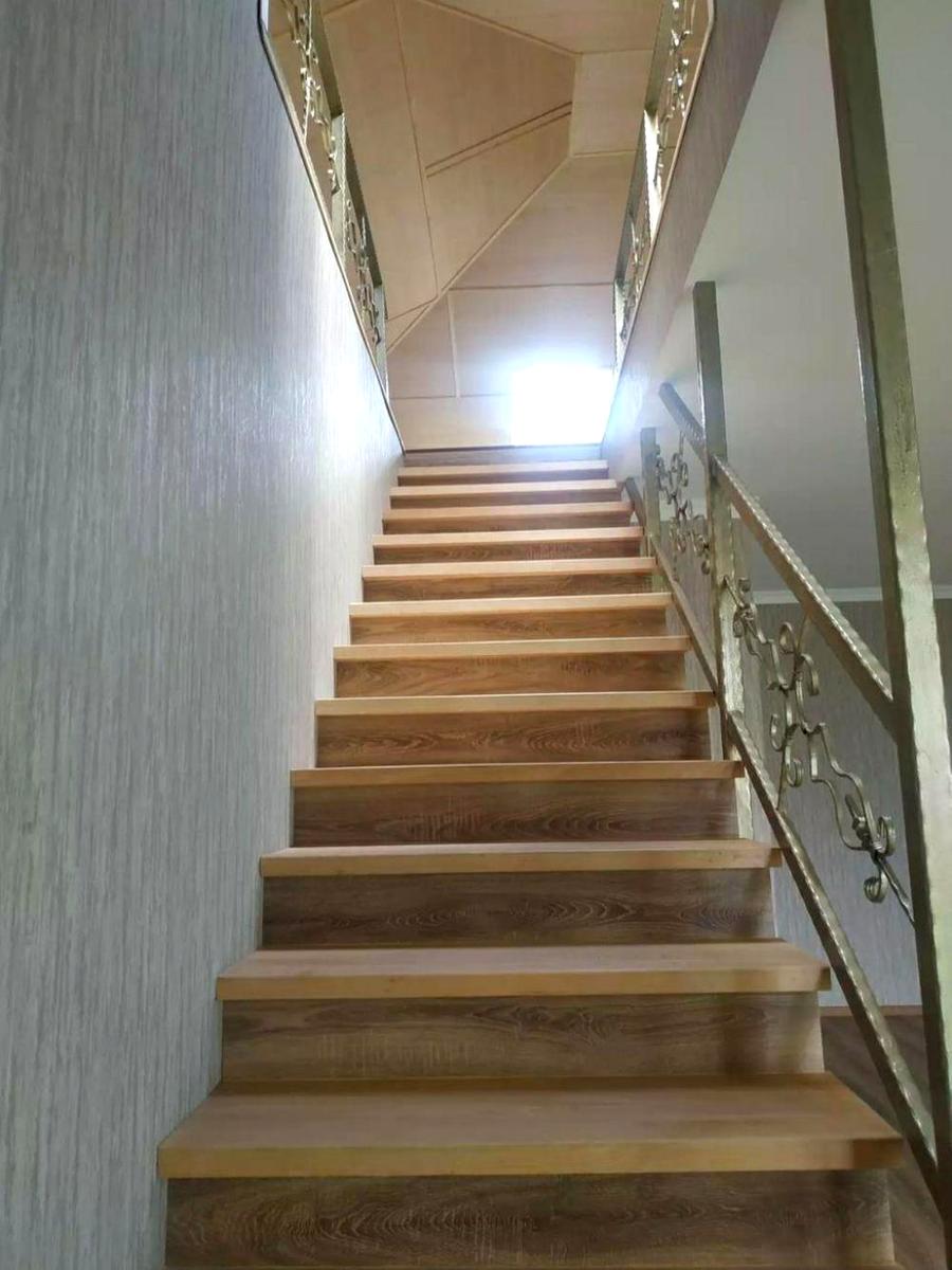 1867869122341403
