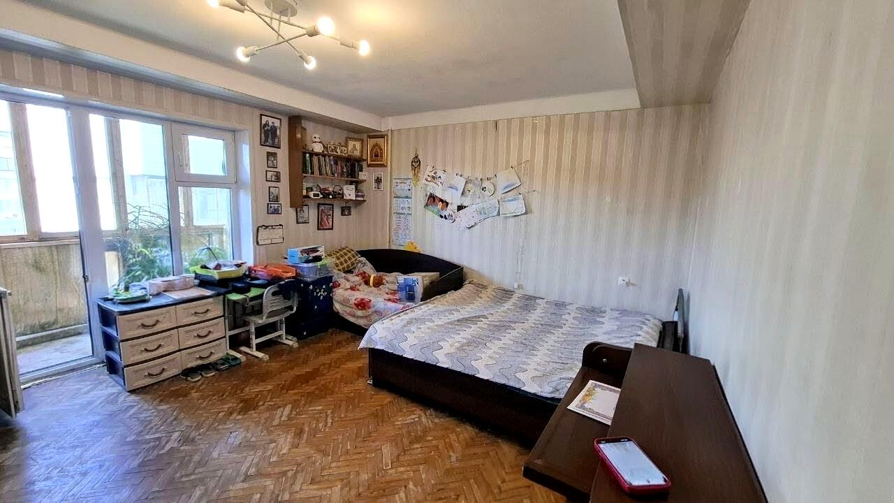 1867870569043615