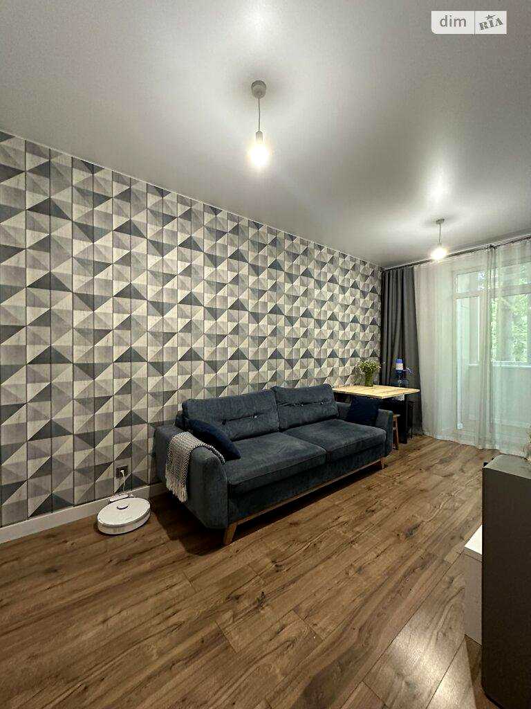 1867903614459726