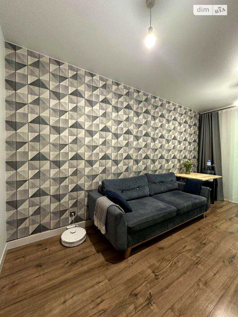 1867903614460410