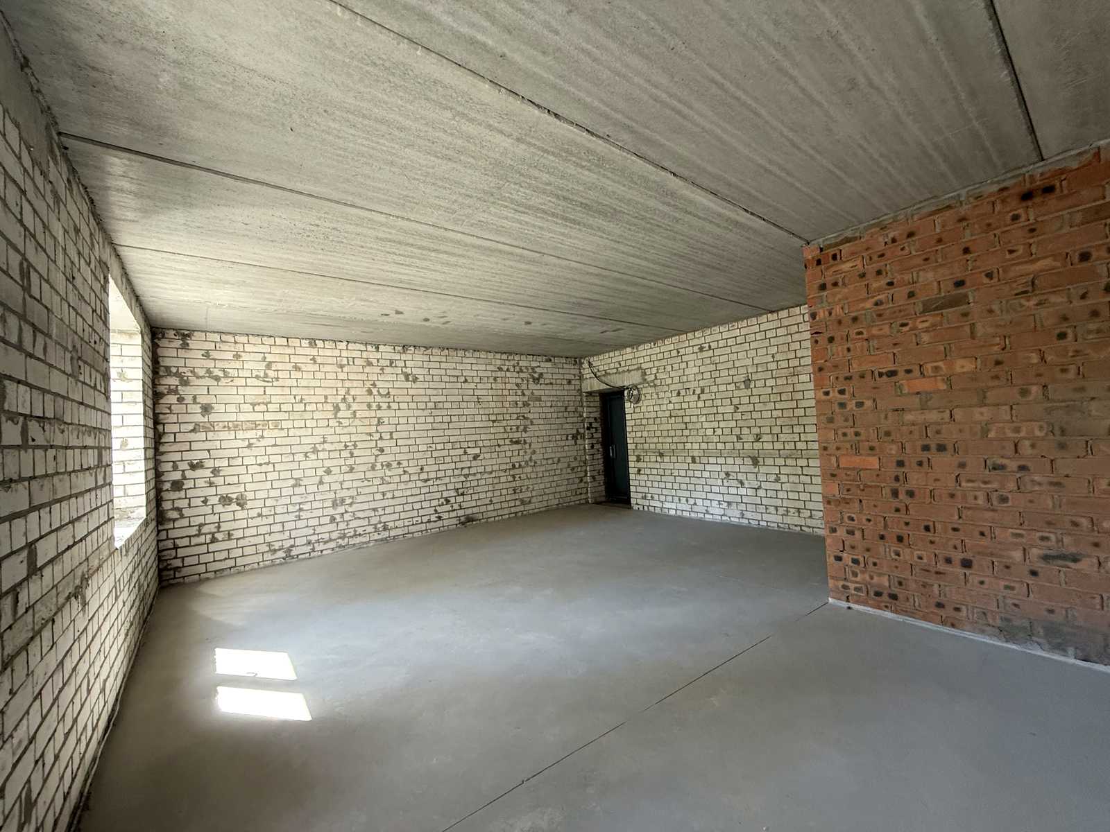1867987729163700