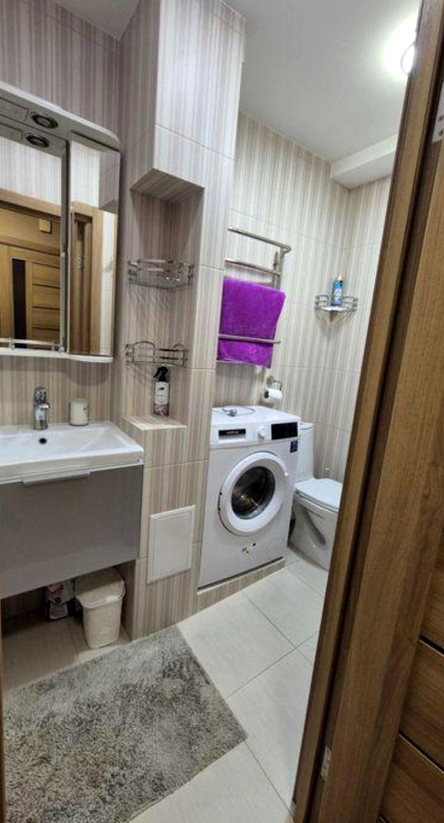1867988574747231