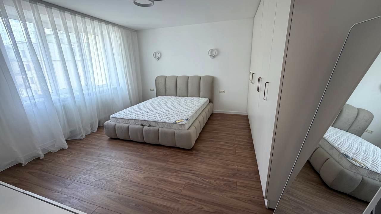 1868042293957664