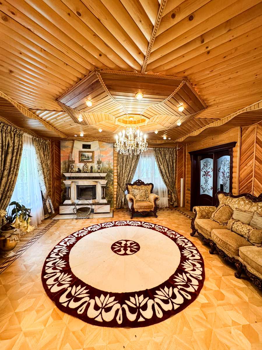 1868043318050249