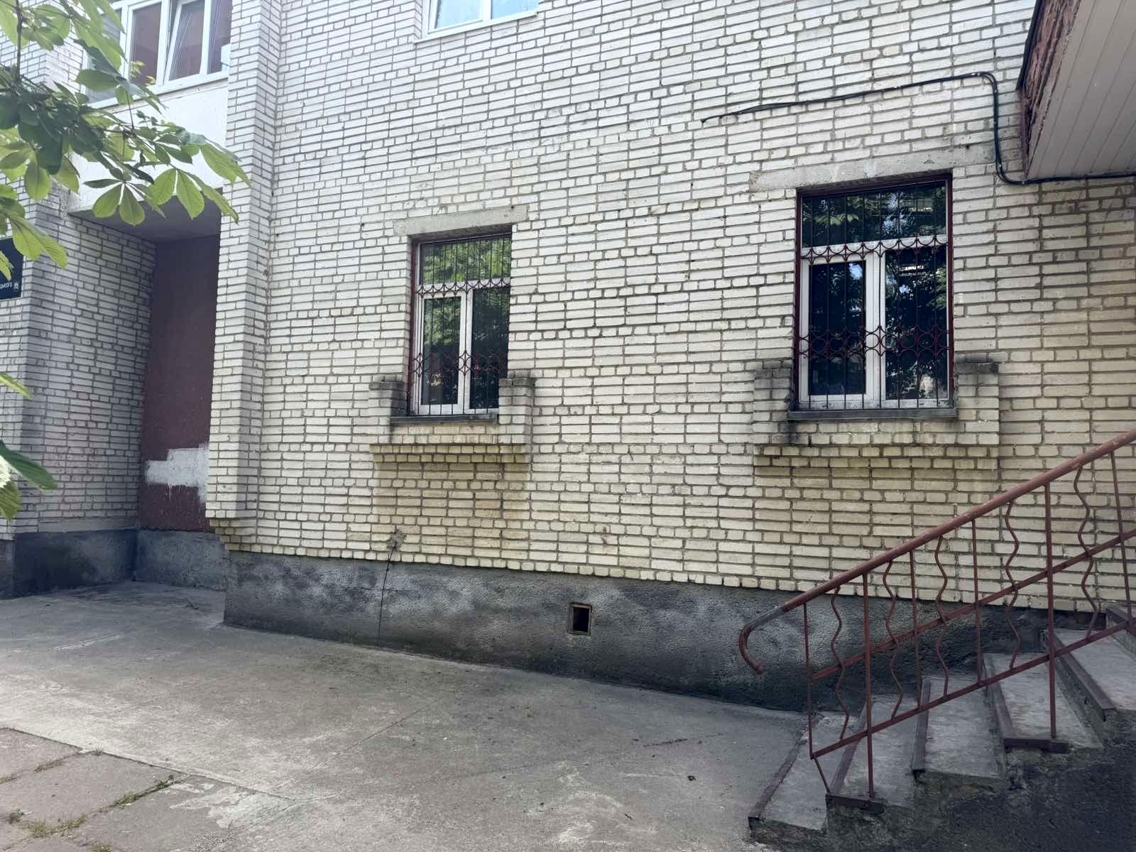 1868044904210456