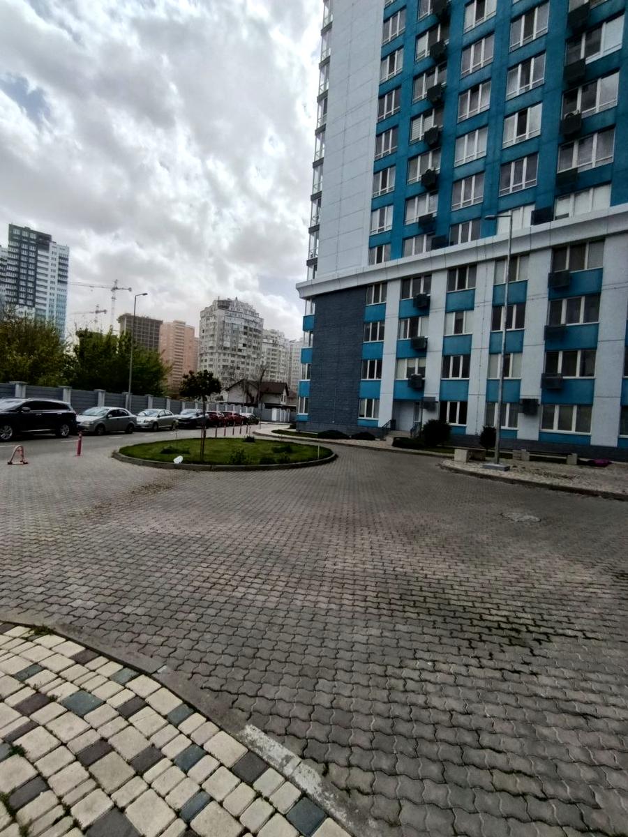 1868046639760370