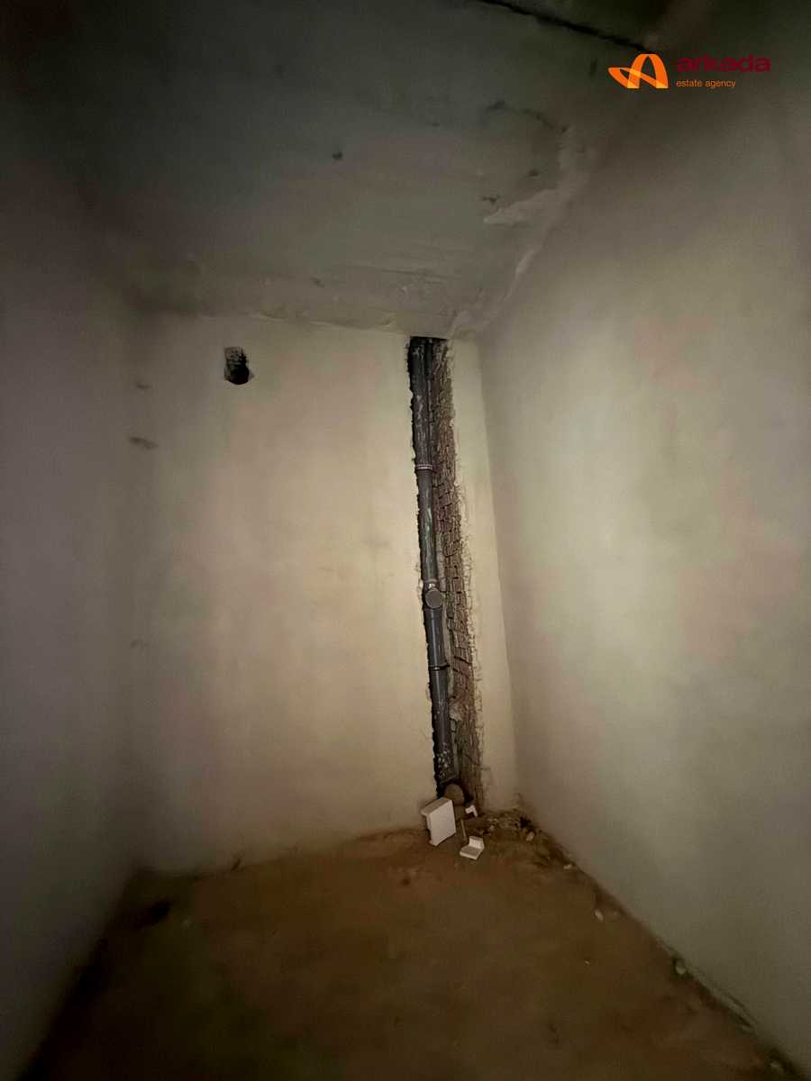 1868048258347044