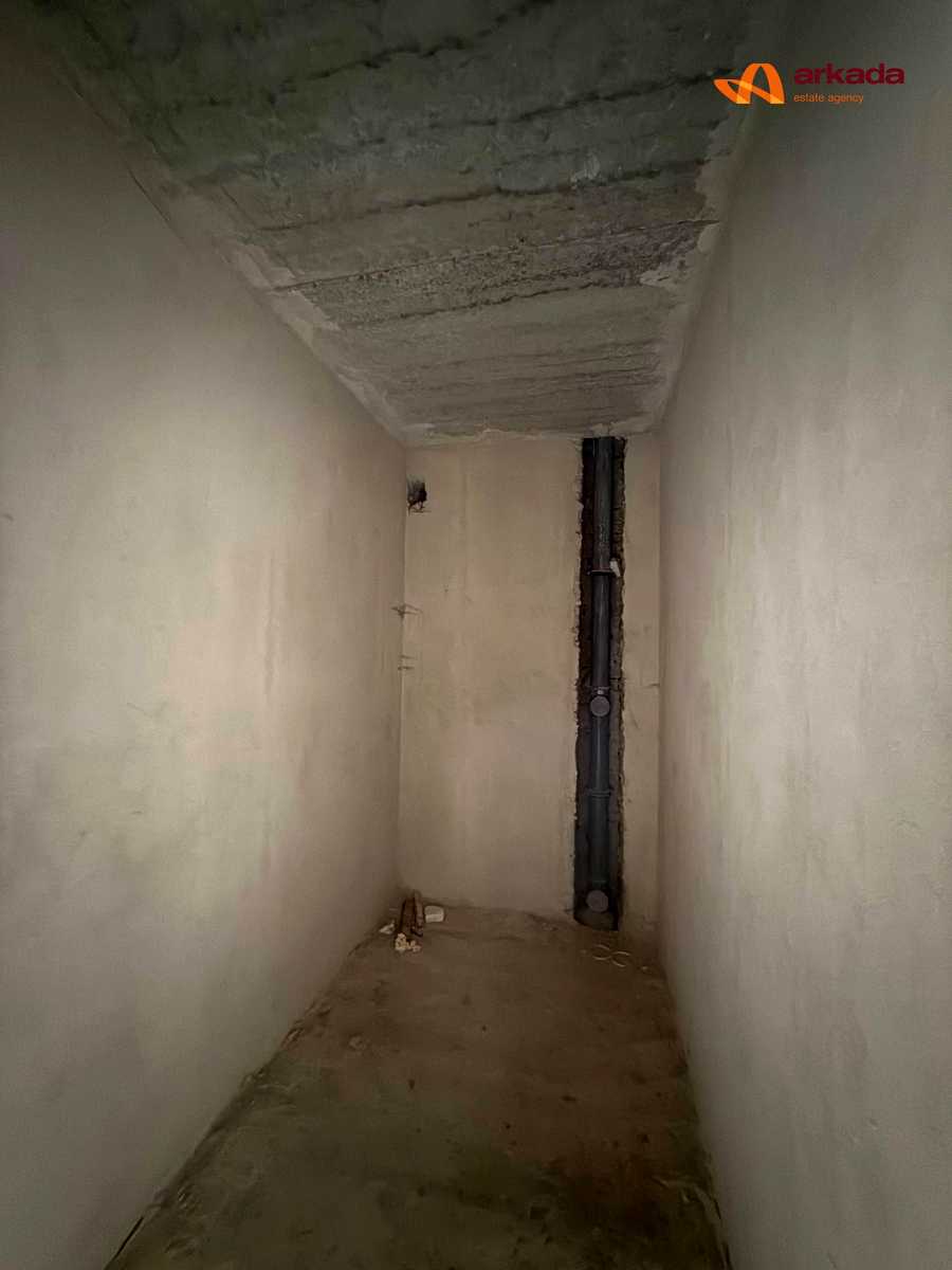 1868048259468745