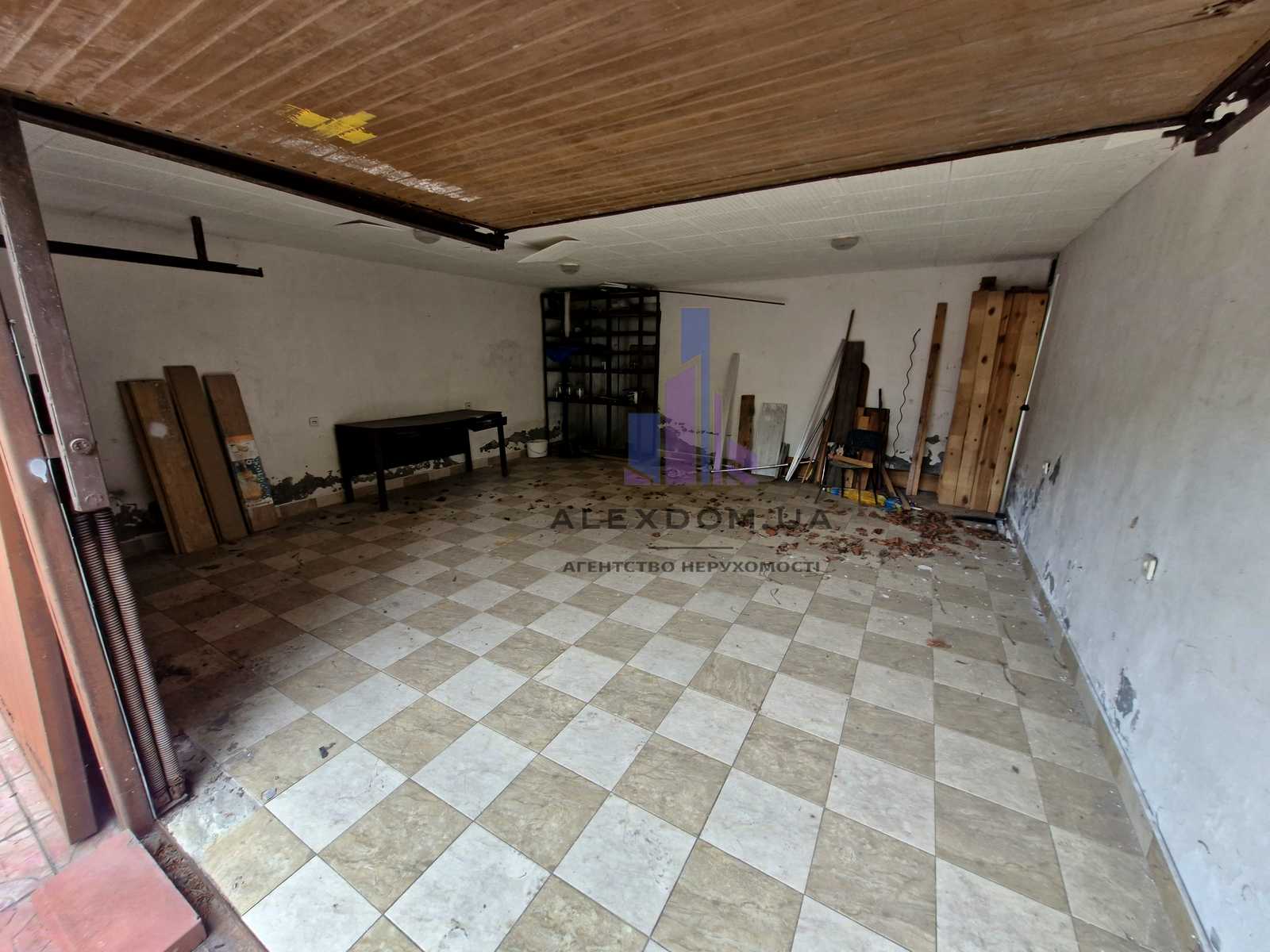 1868050799827945