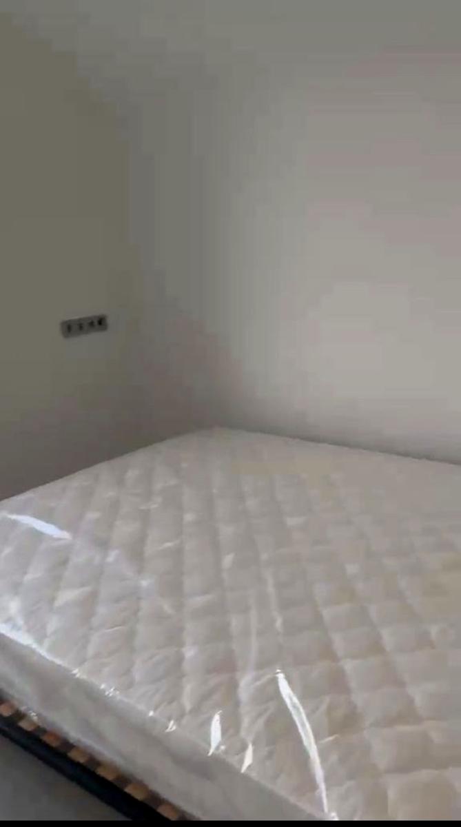 1868050926912898