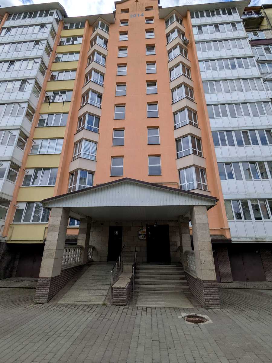 1868054978796298
